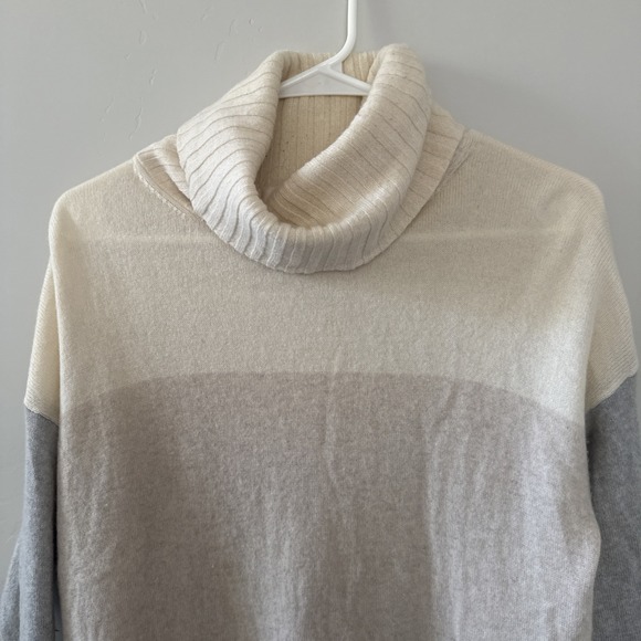 Ann Taylor 100% Cashmere Turtleneck Sweater Womens Medium Petite Ivory Gray - Picture 1 of 14
